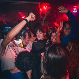 Soirée entre amis au bar The French Flair